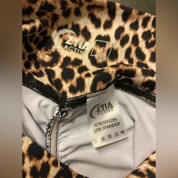 zyia Active Leopard Brilliant Scrunchy What Hi-Rise 7/8 Leggings Size 4 - Picture 7 of 8